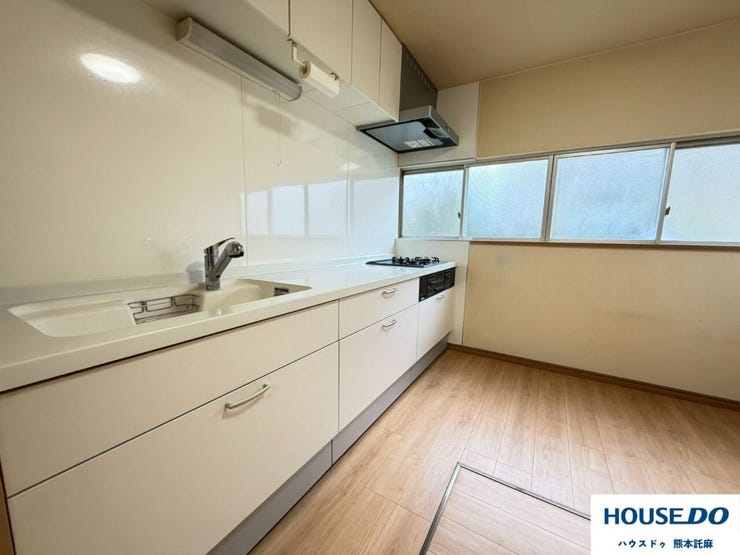 システムキッチンの状態◎白基調で清潔感がありますね!