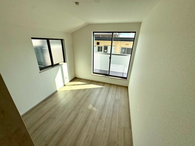 【Bedroom】ナチュラルな内装で、リラックスできる空間。寝室や書斎にも最適です。