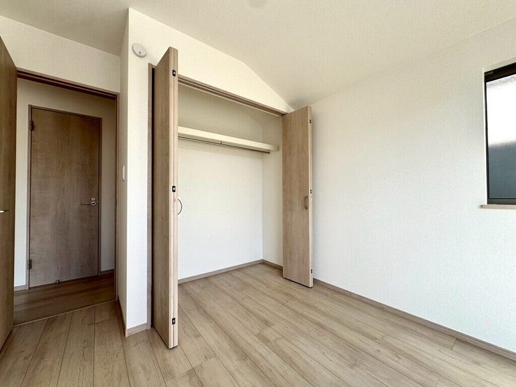 【Bedroom】収納力◎。家具の配置もしやすい機能的な洋室です。