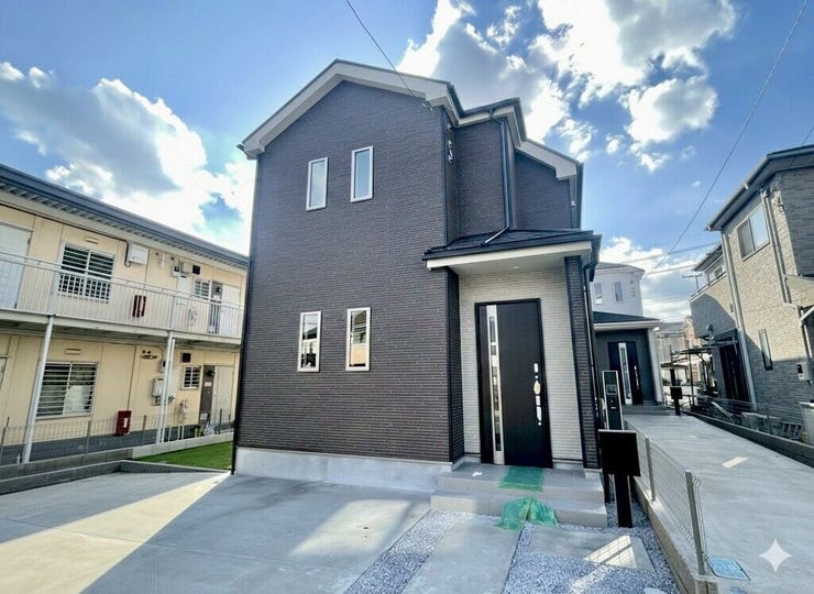 【Exterior】スタイリッシュな外観。周囲に調和する落ち着いた佇まいが魅力です。