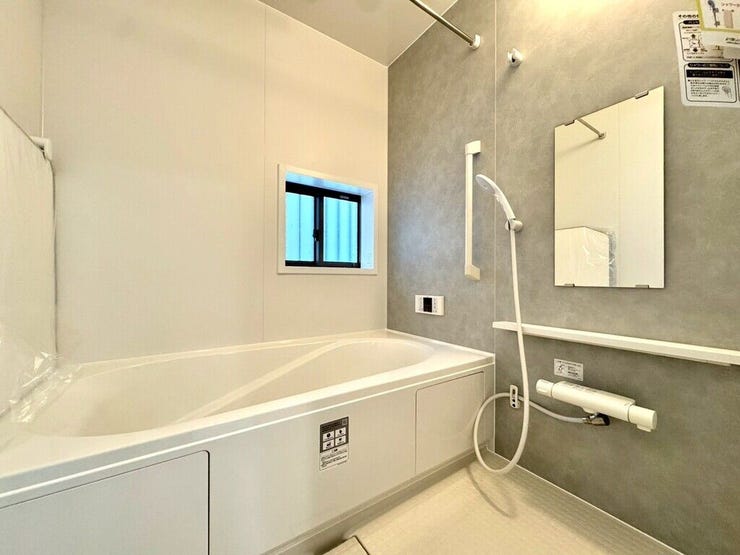 【Bathroom】お子様とのバスタイムにも十分な広さがあり、掃除も簡単にできます。