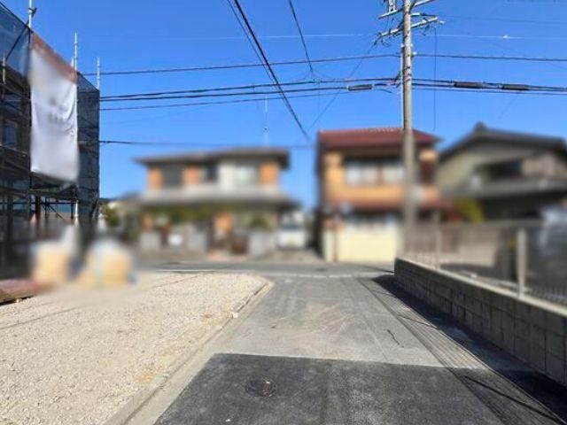 南側の前面道路です。大型車が入ってこれないので、騒音などの心配はありません。
(2026年2月23日 撮影)