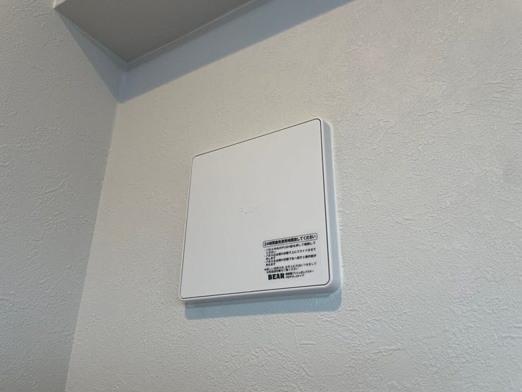 ◇24時間換気システム◇
お天気に関係なく常に換気ができます。ご家族が不在のときでも使用することができる、便利な機能です。