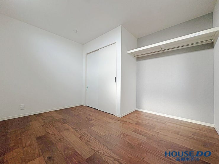 3階洋室6帖。
ひろいオープンクローゼット。
どう収納するか考えるのも楽しみです。
