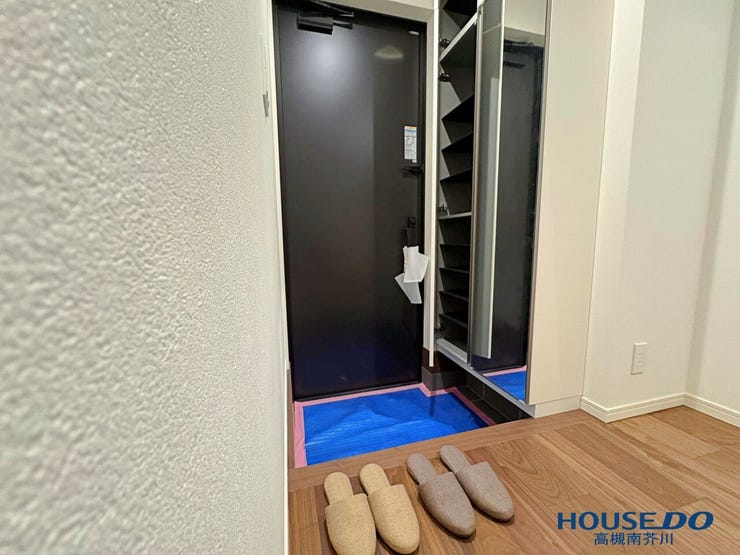 天井までの収納スペースたっぷり。
家族の靴も充分収納できます。