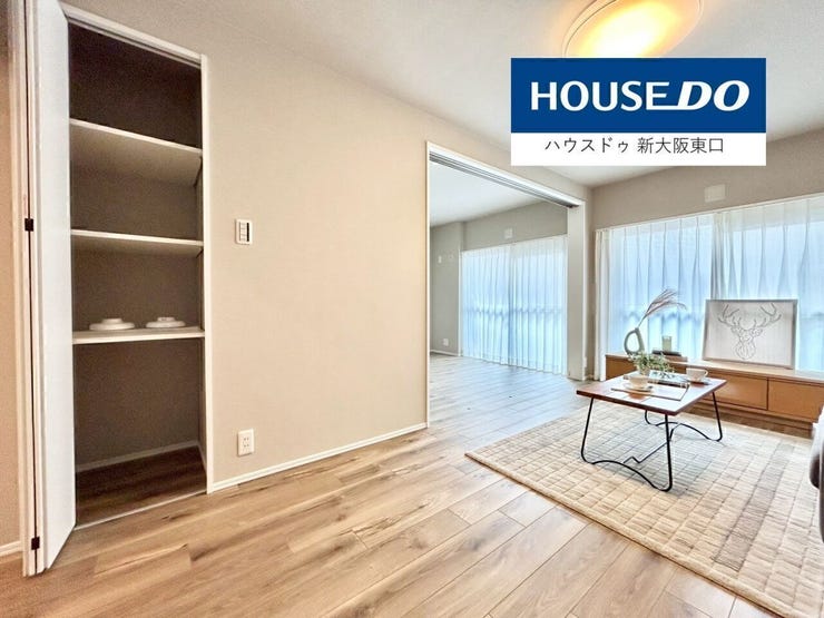 振り分けタイプの間取りです。リビングとの敷居は上から吊るタイプのスライドドアです