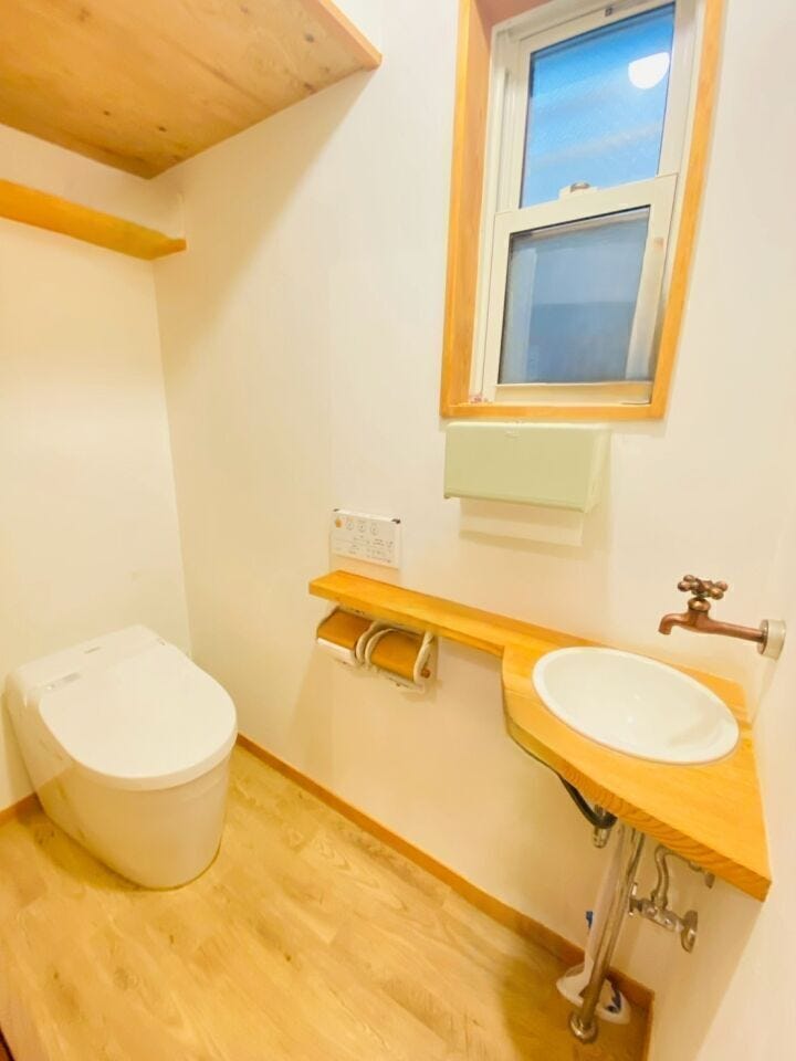 洗面台付きなので来客の際も便利です♪
※家具類を除去する修正をしています。