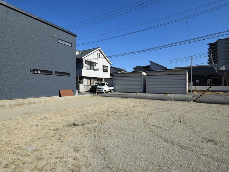 敷地内を南西側より撮影