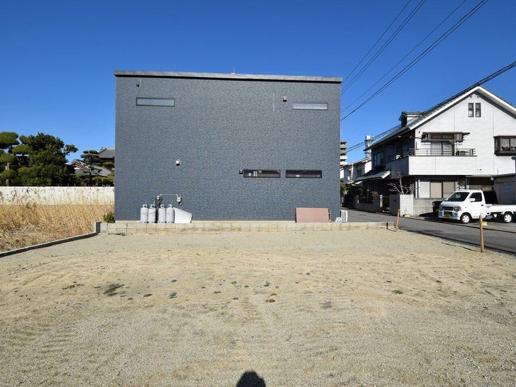 敷地内を南側より撮影