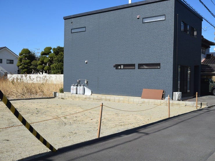 外観を南東側より撮影