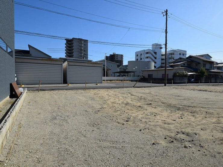 敷地内を北西側より撮影