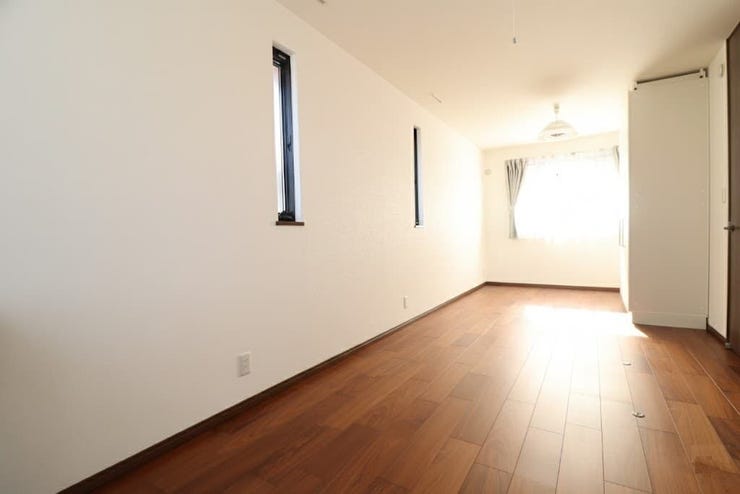 *2階東側洋室*
※家具削除加工を行っており、写真はイメージです※