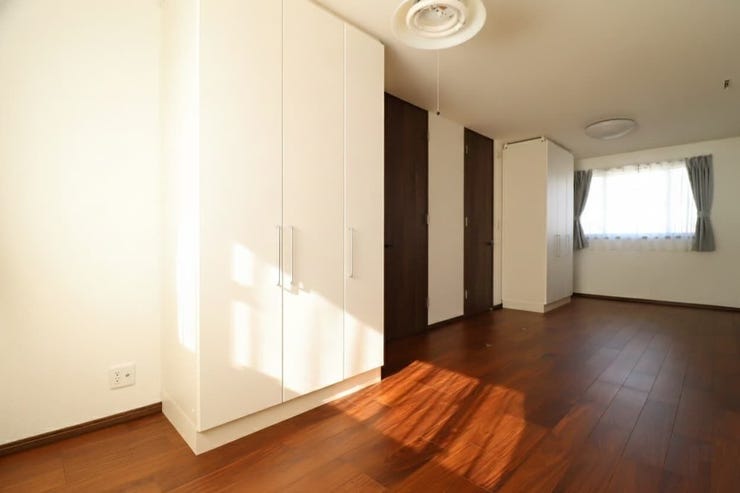 *2階東側洋室*
※家具削除加工を行っており、写真はイメージです※