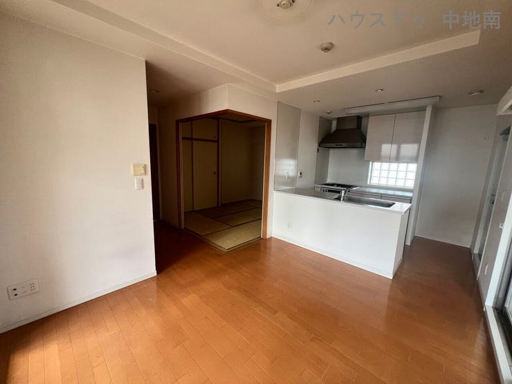 11.3帖のLDK♪
床暖房付き!