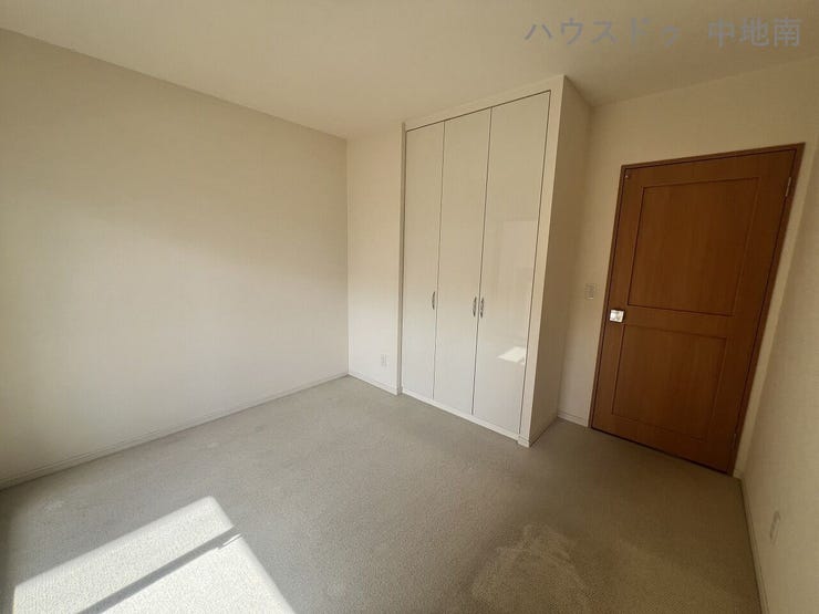 6帖の洋室は寝室に最適♪