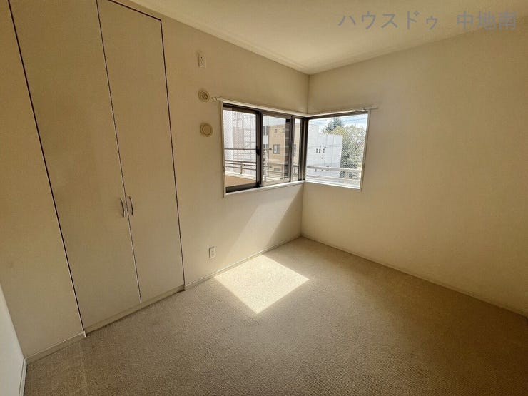 5帖の洋室は子供部屋や書斎としても使用可能です♪