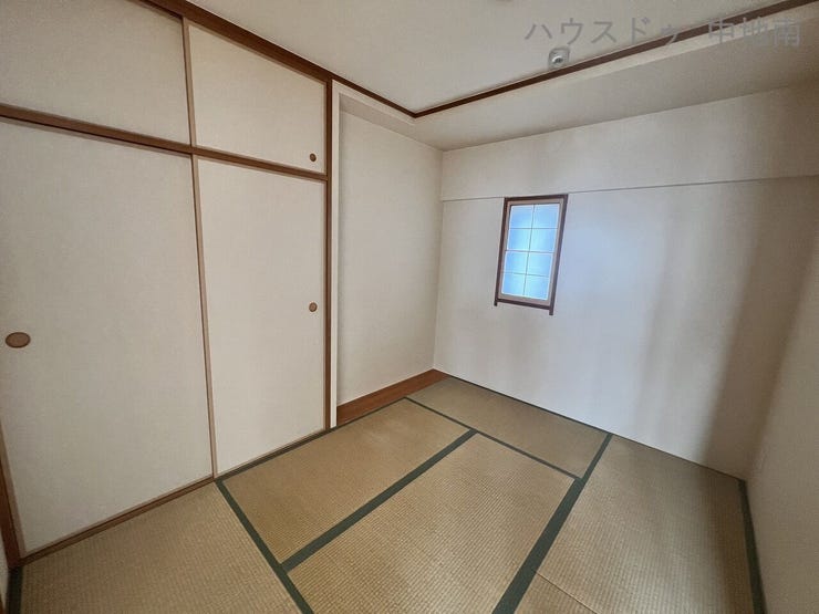 リビング横の6帖の和室スペース♪