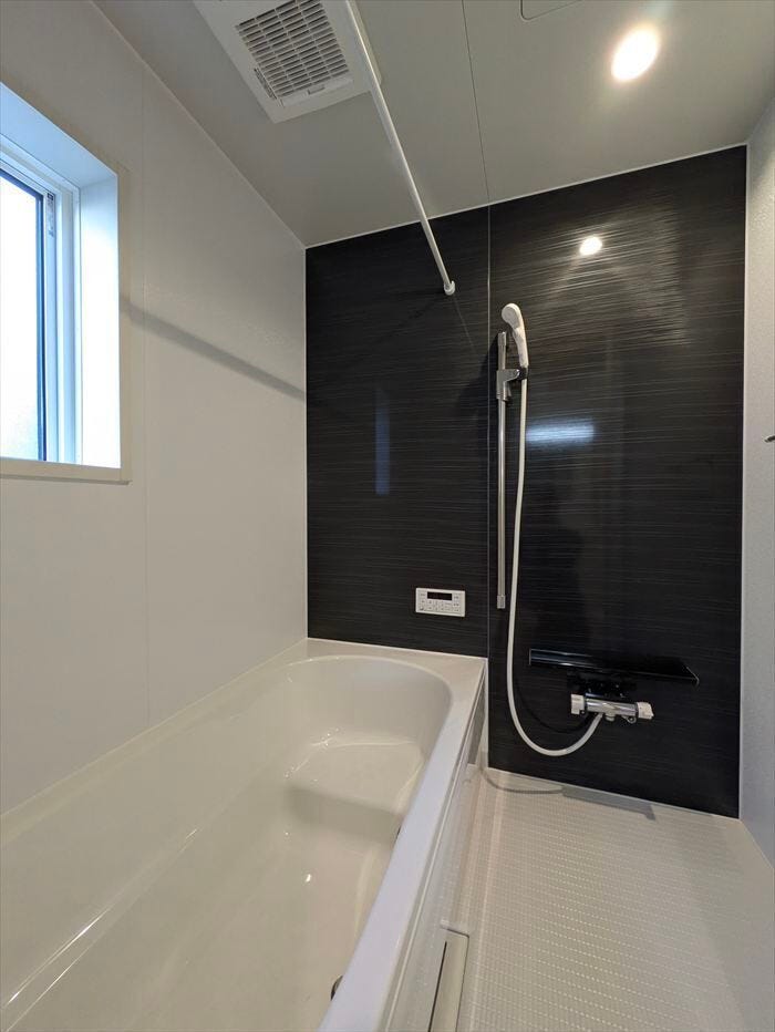 【同社施工例】
浴室乾燥機付きで、夜にお洗濯する方でもスッキリ乾かせます