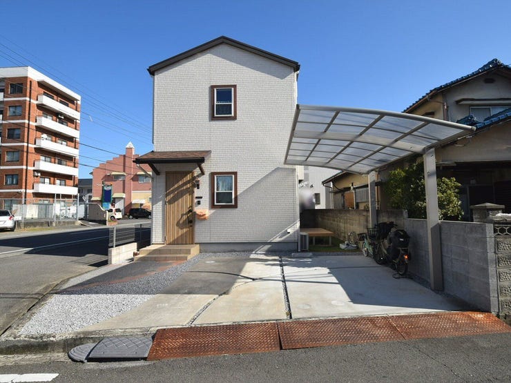 外観を西側より撮影