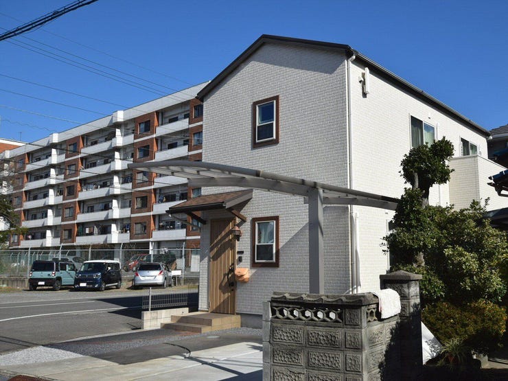 外観を南西側より撮影