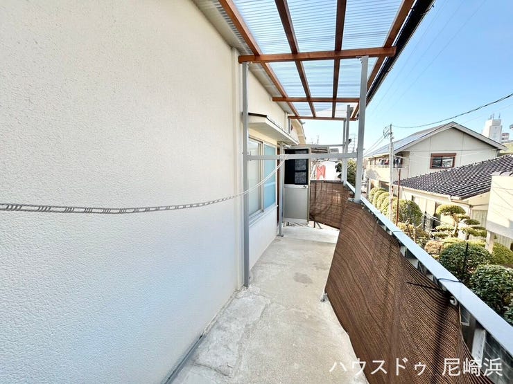 ■2階洋室(約4.2帖)からバルコニーへ出られます♪ゆとりあるワイドバルコニーで家族分の洗濯物を一気に干せます!