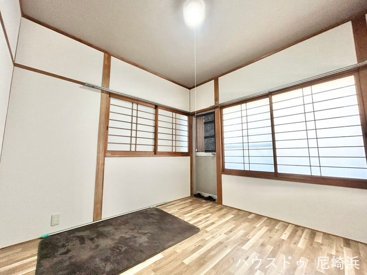 ■2階洋室 約4.2帖 二面採光で風通し・採光良好です!