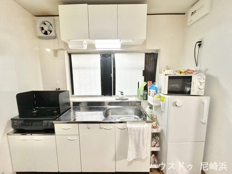 ■キッチン上、シンク下にも収納スペースたっぷり♪