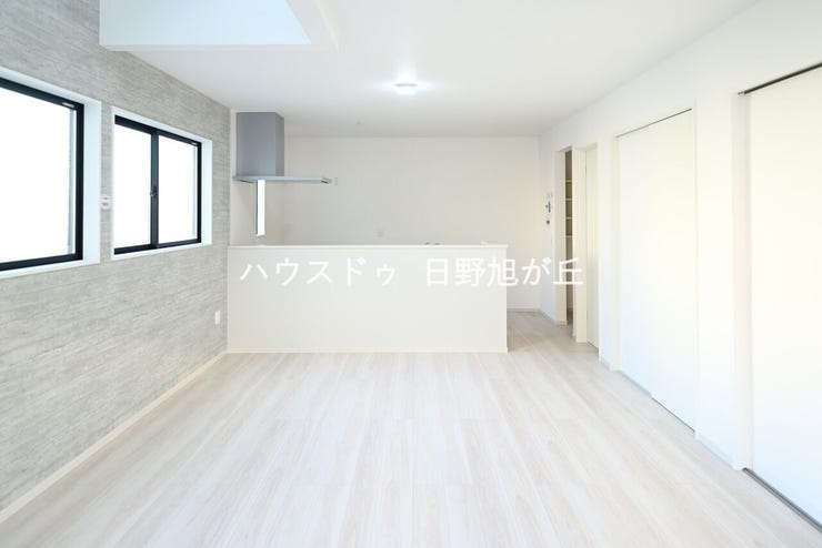 20帖のリビングダイニング!吹き抜けもあり採光バッチリです!!