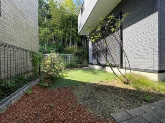 バルコニーだけでなくお庭でのびのび洗濯物を干すこともできます。