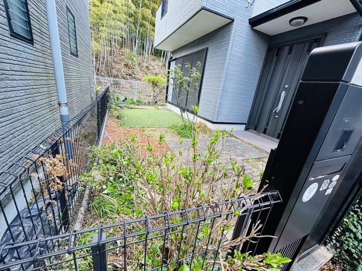 大きな洗濯物を干すのにも便利なお庭です。