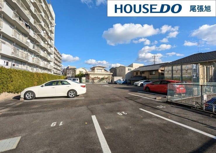 【駐車場】敷地内にある駐車場です。現状空きは無く、順番待ちとなります。