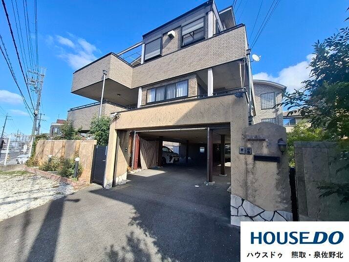 【外観】
複数台駐車可能です☆