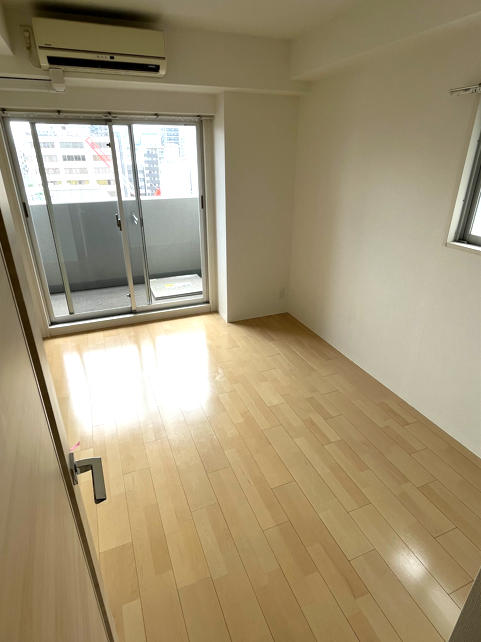 東向きバルコニーに面した洋室は明るい日差しが差し込みます。