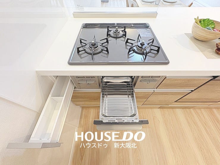 ■コンロの横にスパイスケースがあるのも嬉しいポイント!
■料理をしながらサッと取り出せるだけではなく、ホコリや油汚れから調味料を守り、清潔にお使いいただくことができます!