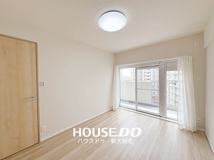 ■バルコニーに面した6帖洋室
■こちらのお部屋は寝室としてもオススメです!
■ダブルベッドを置いても十分な広さがあります!