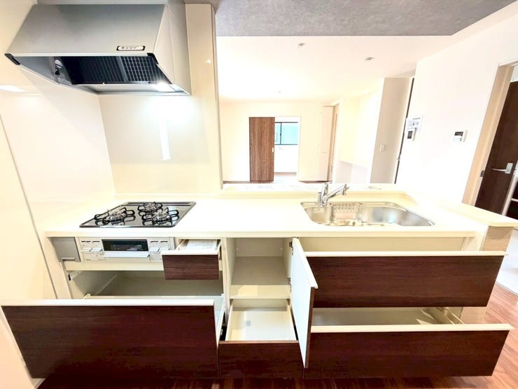 ◇売却査定相談◇
「急な転勤」「相続による売却」「金銭的な理由」など住まいの売却をそれぞれです。
仲介はもちろんのこと、弊社独自のネットワークで買取案件もご相談できます!