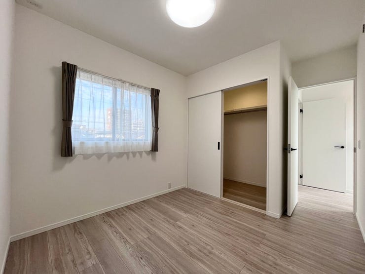 ■2階5.0帖洋室■寝室、書斎、趣味の部屋。家族の成長やライフスタイルに合わせ、様々な使い方ができる快適な空間です。