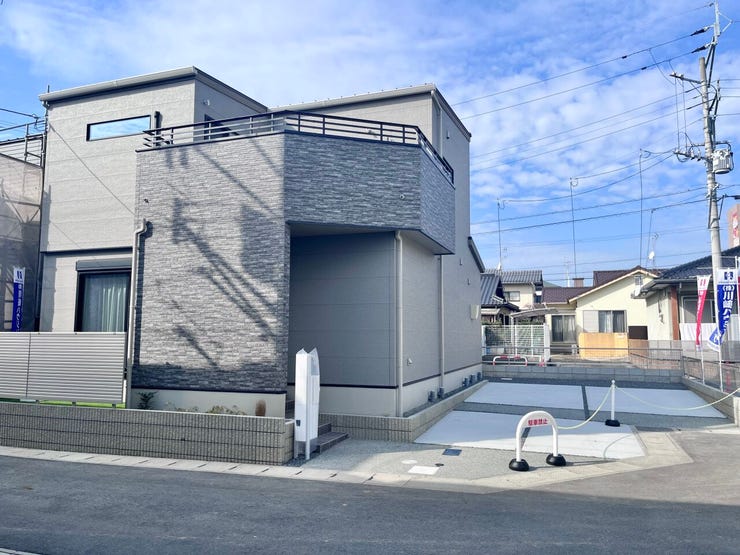 ■車と趣味の幅が広がる場所■単なる駐車スペースではない、洗車やタイヤ交換、DIYにも使える多目的な屋外スペースです。