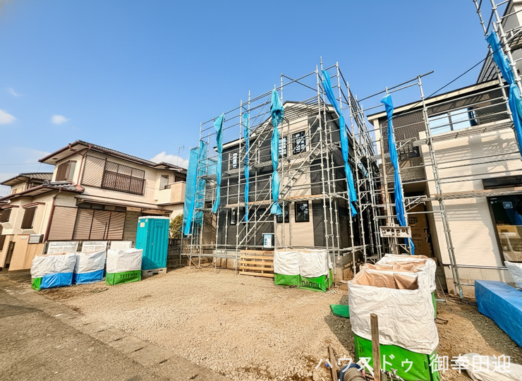 ■車と趣味の幅が広がる場所■単なる駐車スペースではない、洗車やタイヤ交換、DIYにも使える多目的な屋外スペースです。【撮影日:2026年2月7日】