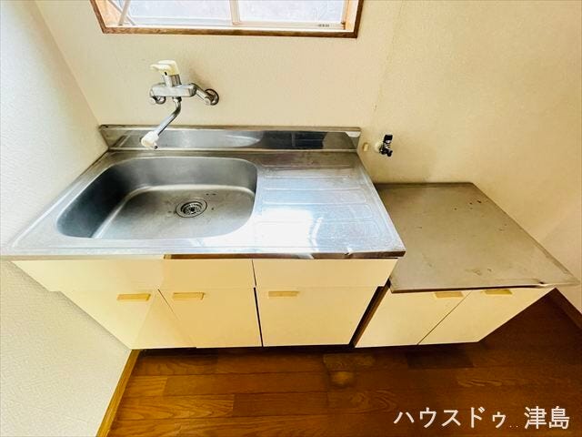 ステンレスのワークトップのためお掃除しやすいです。