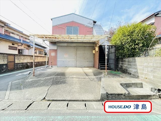 【外観】
南小学校・天王中学校エリアに建つ、1973年6月築の店舗・教習所です。書道教室や学習塾など習い事の教習所にお使いいただけます。複合商業施設「愛西プラザ」が徒歩8分のところにあるためお買い物に便利です。