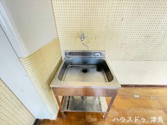 事務所シンク。1階まで行かなくて済むのはうれしいですね。