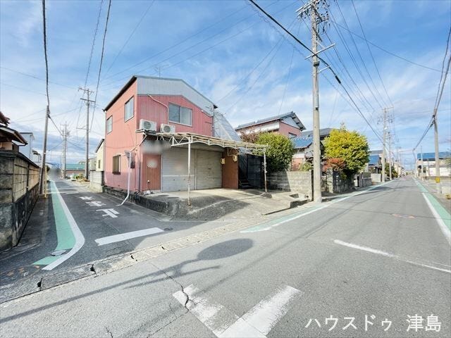 東側公道幅約m。南側公道幅約m。