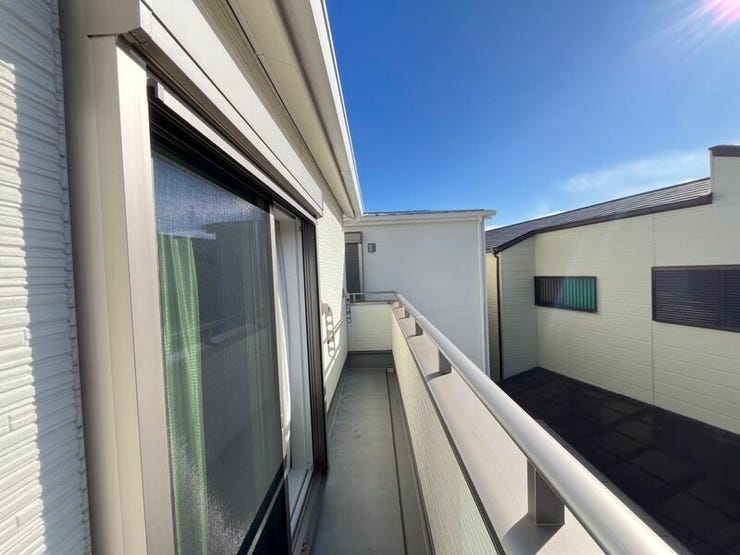 南側に設置されたバルコニー!心地よい陽射しや暖かな風を楽しむことが出来ます