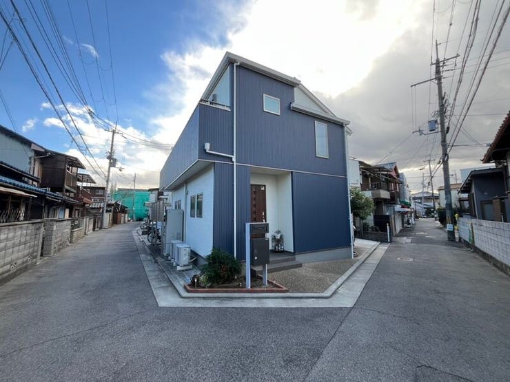 角地ならではの開放感ある日当たりの良い物件です