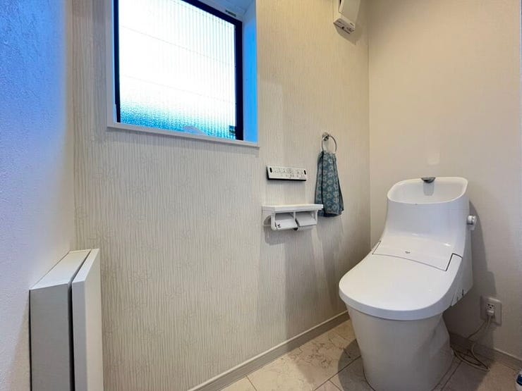お手洗いは2ケ所。各階にトイレがあると、来客時にも気兼ねなく使えて便利ですね。