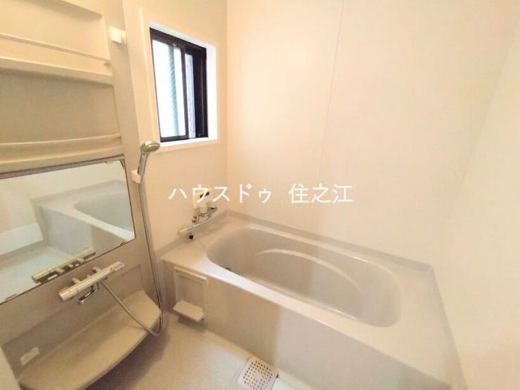 一日の疲れを癒すバスルーム。生活時間の違う家族に嬉しい追炊き機能付きです