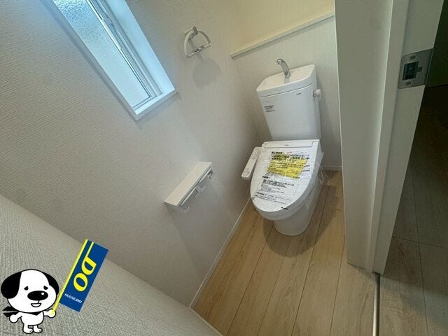 窓付きで明るく、快適な空間となっております。