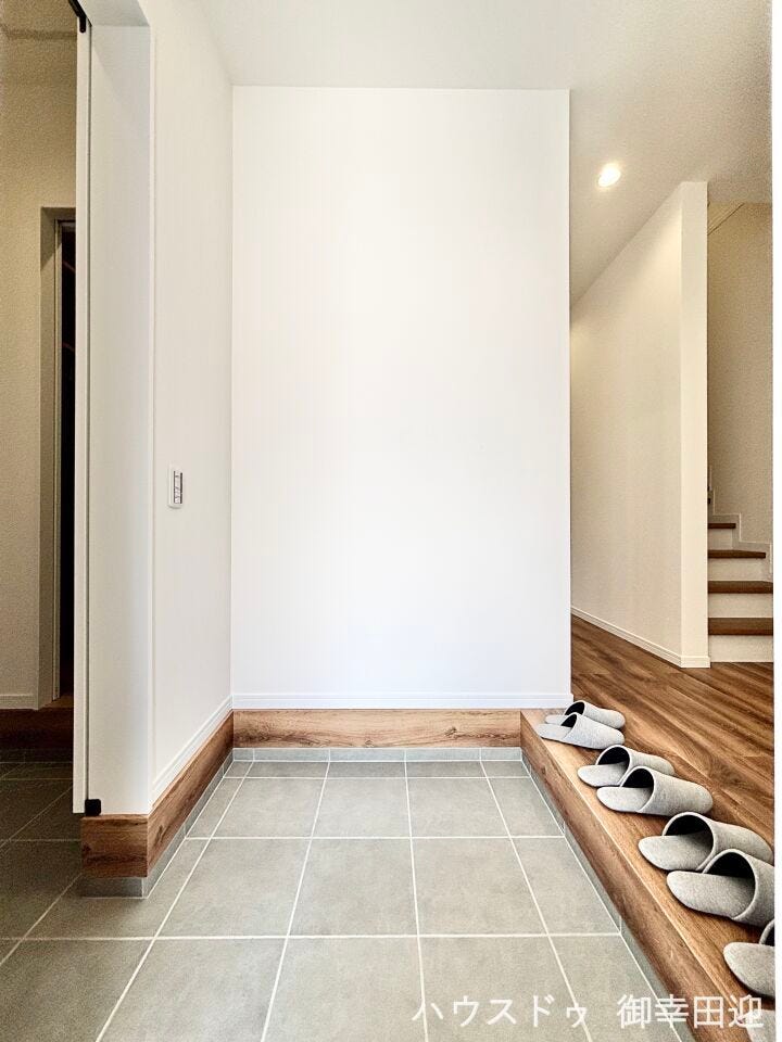 ■「しまう」が叶える美しい玄関■大容量のシューズボックスがあることでいつも整理された、気持ちの良い「家の顔」を保てます。