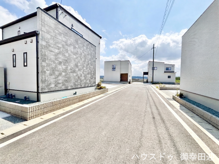 ■理想を叶える新しい暮らしの舞台■高いデザイン性と機能性を兼ね備えた住まい。ここで、家族の新しい物語が始まります。